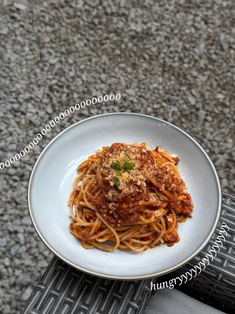 A plate of spaghetti bolognese